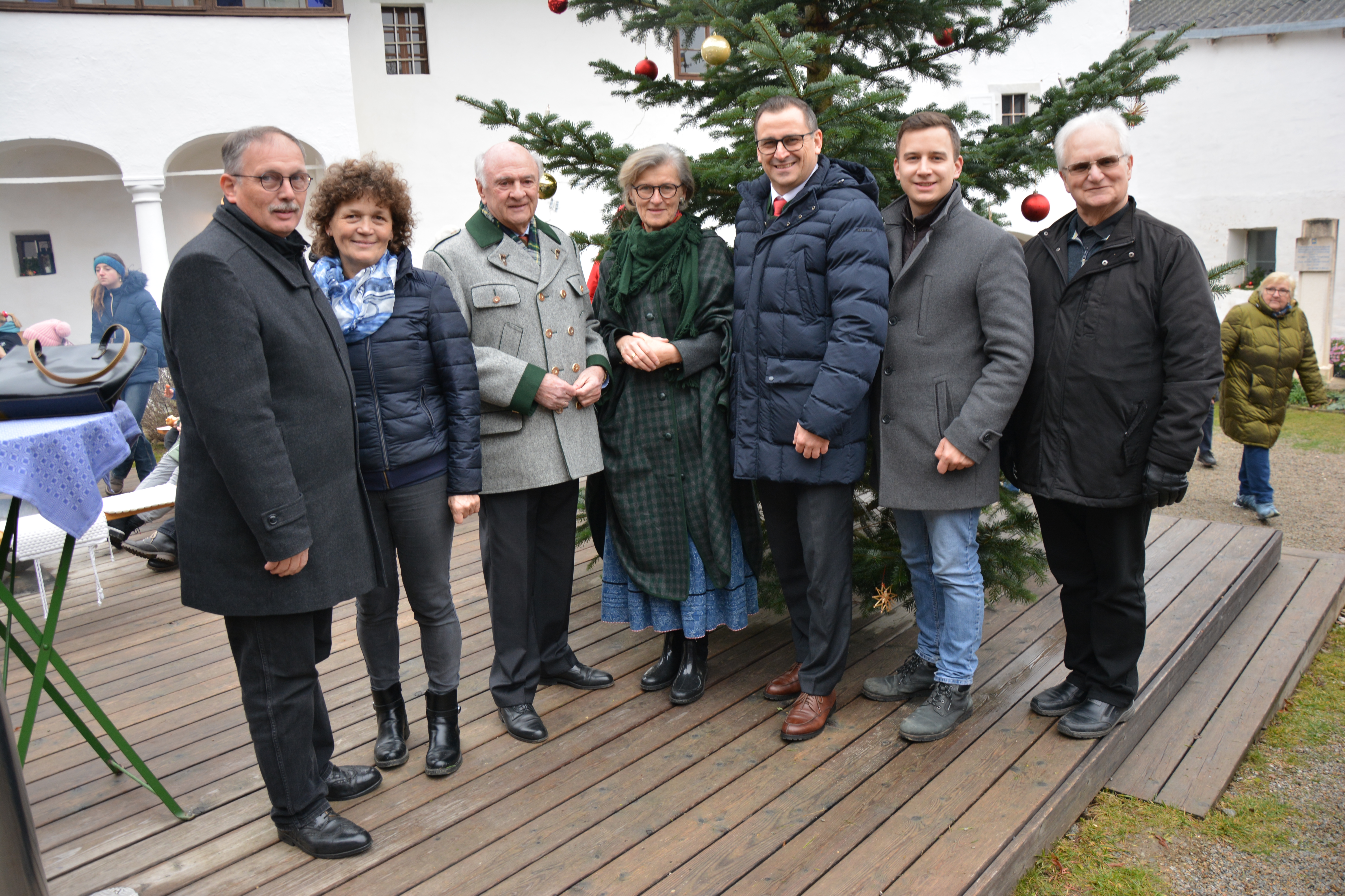 Landtagsabgeordneter Richard Hogl, Vizebürgermeisterin Waldtraud Kronawetter, Landeshauptmann a.D. Erwin Pröll, Dorli Draxler, Volkskultur Niederösterreich-Geschäftsführer Harald Froschauer, Bürgermeister von Ziersdorf Stefan Schröter.